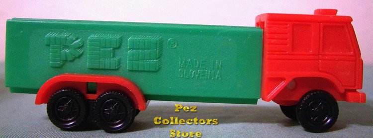 (image for) D Series Truck R4 Red Cab on Green Trailer Pez - Click Image to Close