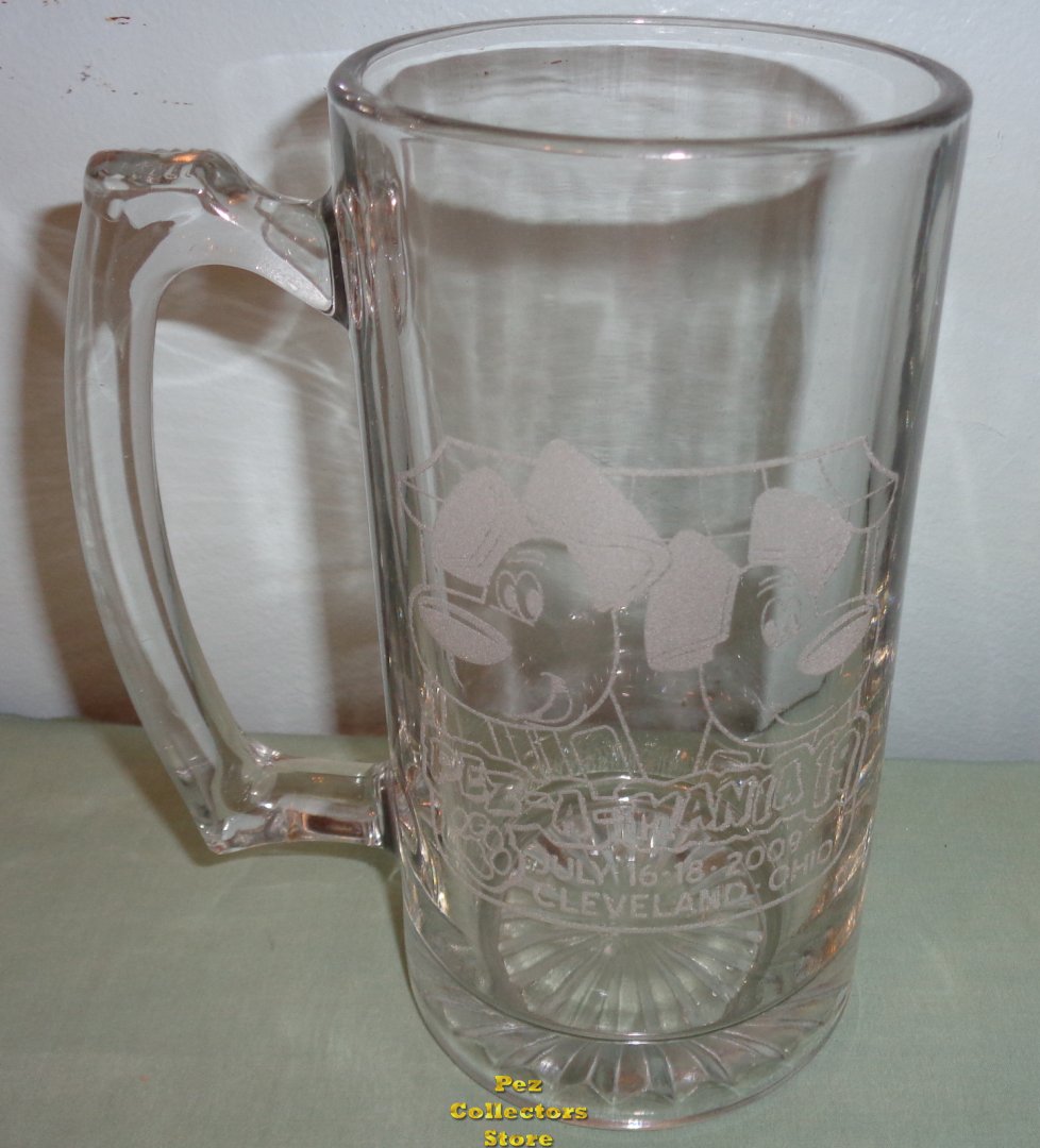 (image for) 2009 Pezamania 19 Yappy Logo Etched Glass Beer Mug - Click Image to Close