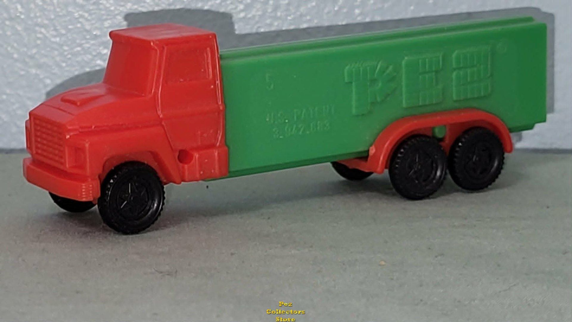 (image for) CR Series Truck R1 Red Cab on Green Trailer Pez
