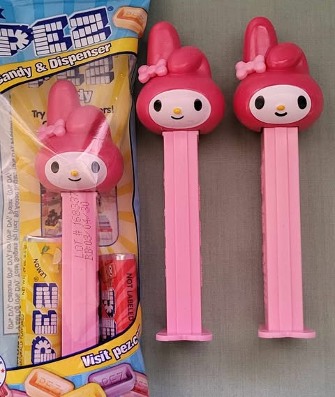 ミャクミャク　ペッツ　PEZ 4個セット Amazon.co.jp: PEZ ペッツ ガチャ ボールチェーンマスコット 4種