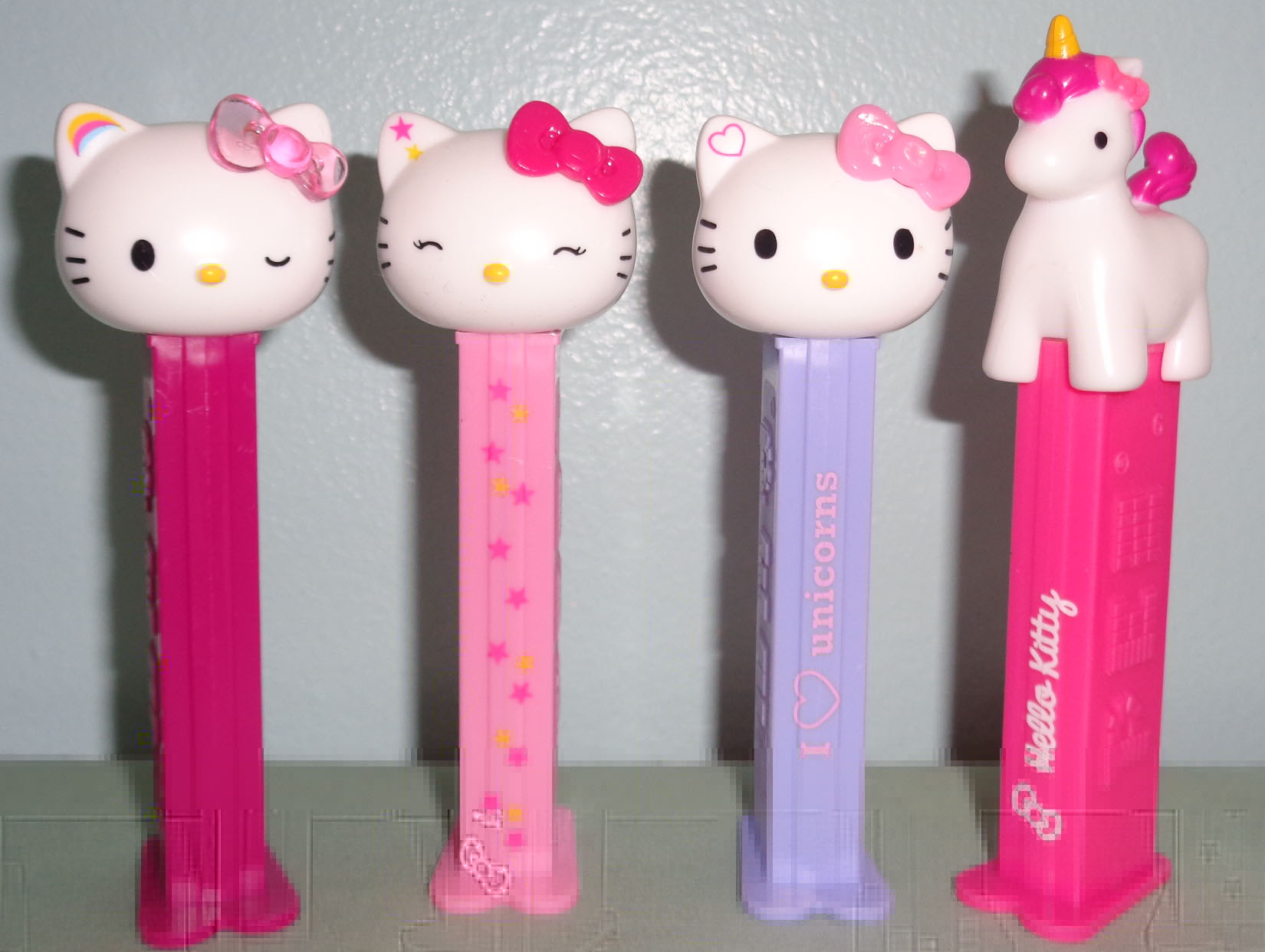 2006 PEZ Kurin of Hello Kitty Fame Released in Europe only 